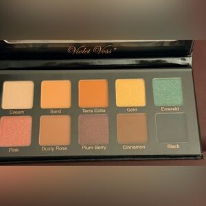 Violet Voss Essentials Palette with Rich Hues